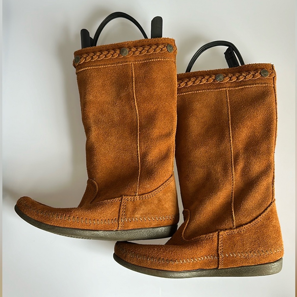 -Minnetonka Woman’s Calf Length Boots size7